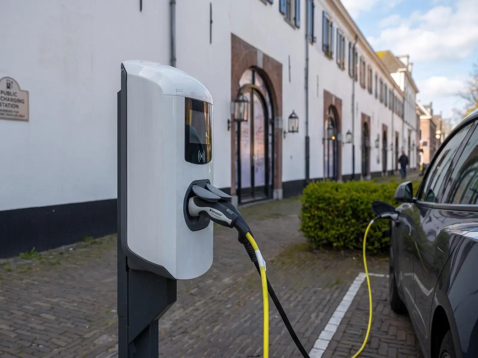 Carregador conectado a um veículo elétrico